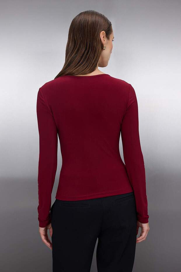 Bordo Aksesuar ve Cut Out Detaylı Vücuda Oturan Esnek Örme Bluz TWOAW26BZ00087 - 4