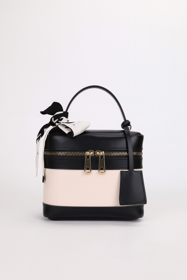 Női fekete krémszínű téglalap alakú keresztpántos kézi és válltáska Melina - 4