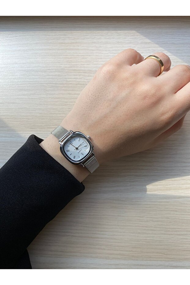 Vintage Design Women's Wristwatch Silver Mesh Band Square Model