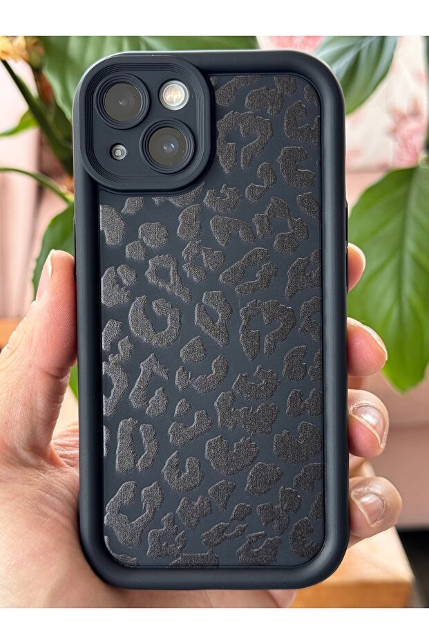 حافظة آيفون 13 من السيليكون الناعم باللون الأسود بنمط الفهد مع حماية للكاميرا - 4