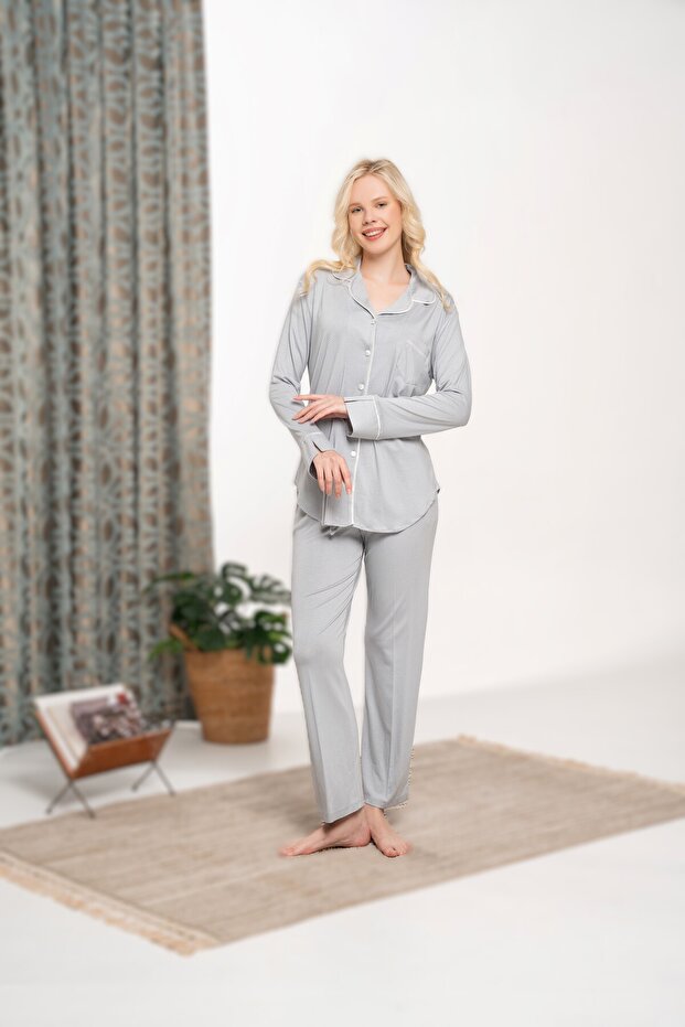 طقم بيجامة نسائي بزر أمامي منقوش باللون الرمادي - 3