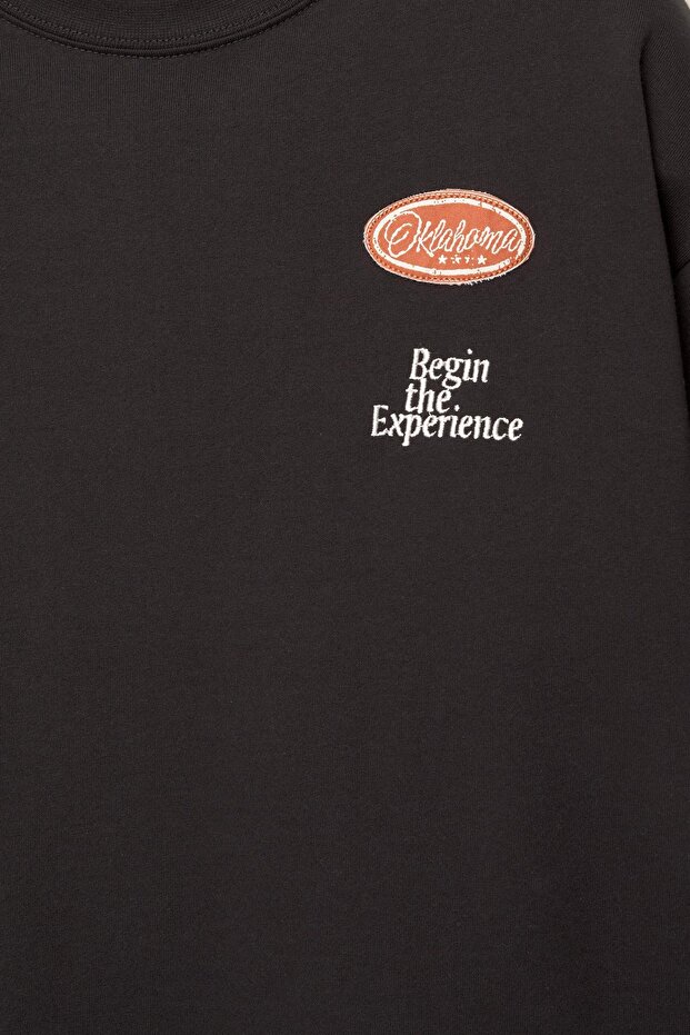 Kısa kollu yama detaylı sweatshirt - 8