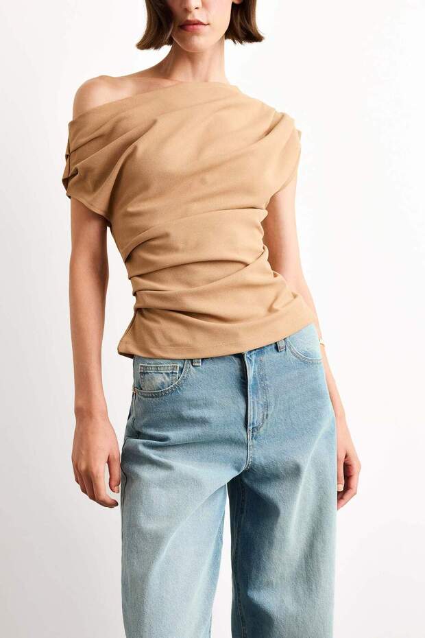 بلوزة سوداء بسيطة بكتف واحد F8993AX25SM - 5