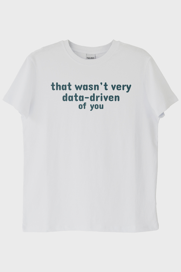 تي شيرت أبيض مدعوم بالبيانات - 1