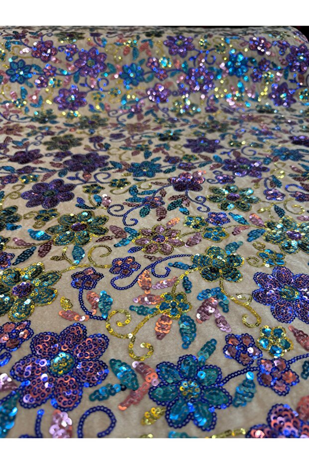 Payet İşlemeli Kadife - 1