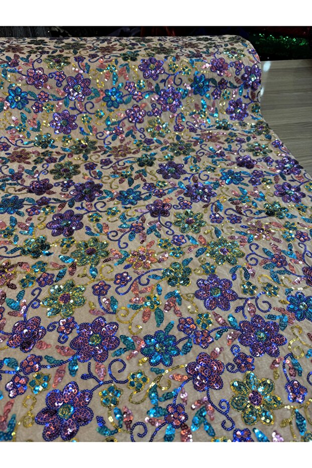 Payet İşlemeli Kadife - 2