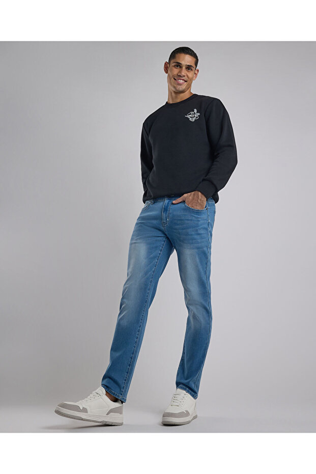 بنطال جينز بقصّة Slim Fit باهتة مع أزرار للإغلاق