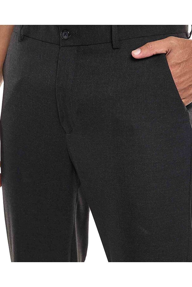 Solid Cropped Trousers with Button Closure - 3