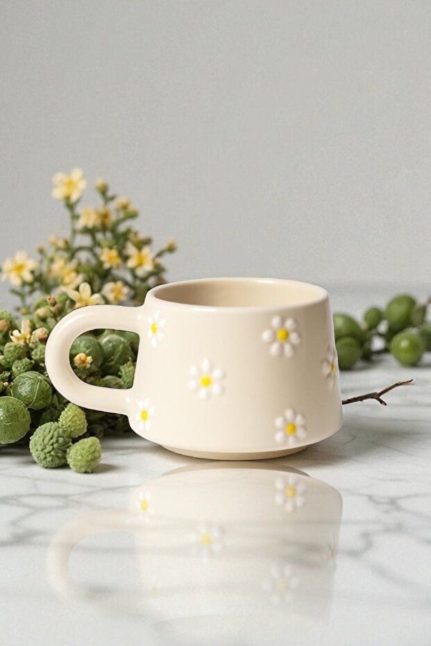 كوب فخاري مصنوع يدويًا منقوش عليه زهرة الأقحوان - 5