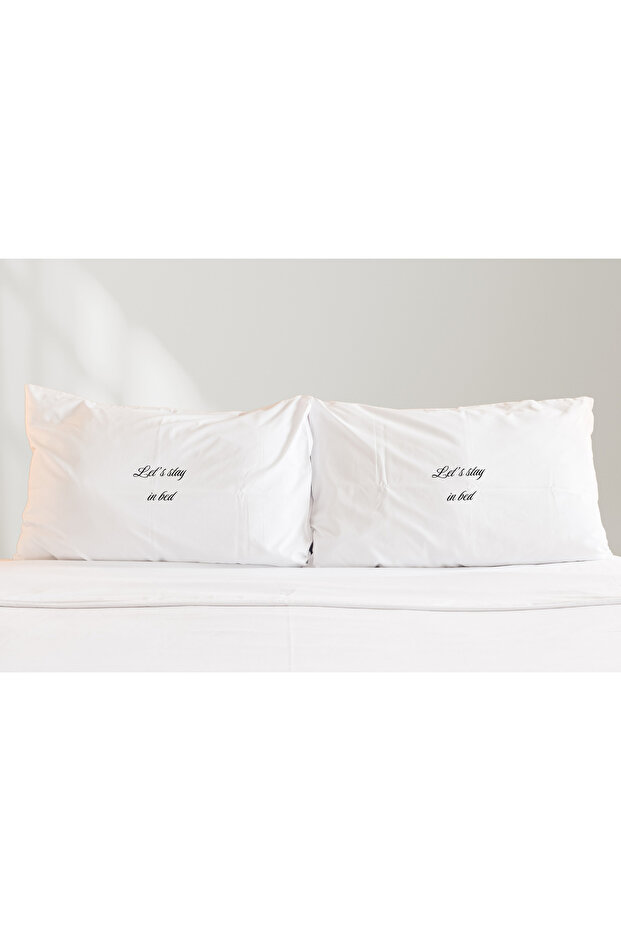مجموعة غطاء وسادة مزدوج مطبوعة من Let's Stay In Bed