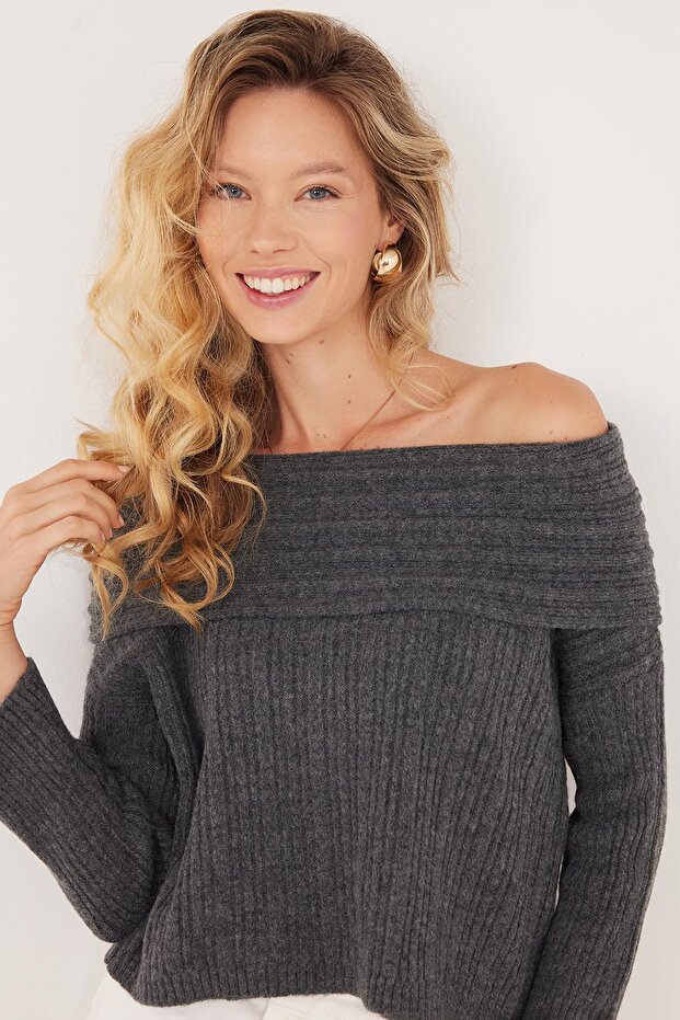 Women's Regular Fit Classic Cut Long Sleeve Off-The-Shoulder Anthracite Sweater