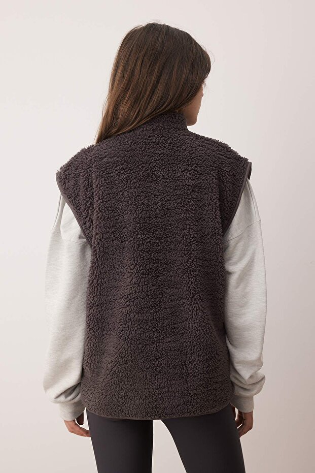 Antrasit Oversize/Geniş Kalıp Cep Detaylı Fermuarlı Peluş Kolsuz Örme Yelek TWOAW26YE00021 - 4