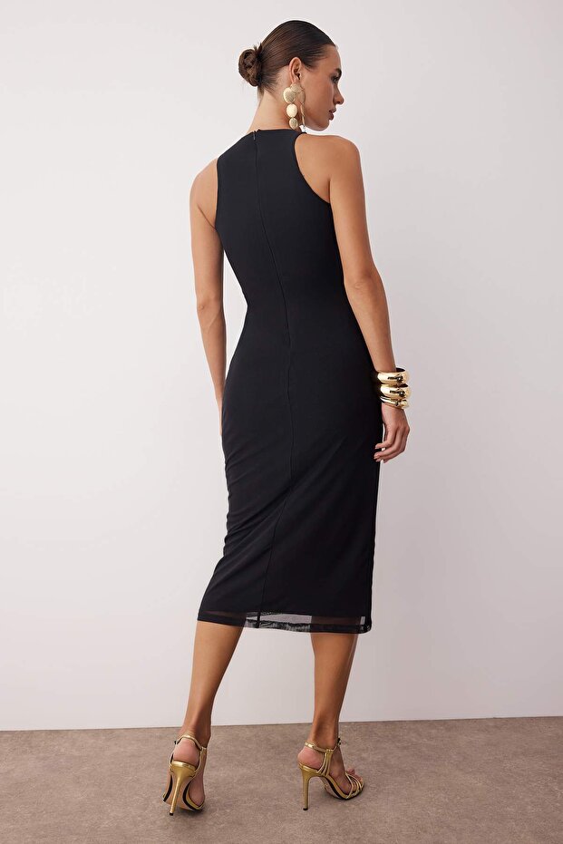 Czarna suknia z kwiatowym wzorem, z dzianinowej tkaniny, z podszewką, do matury/balu TPRSS24EL00202 - 4