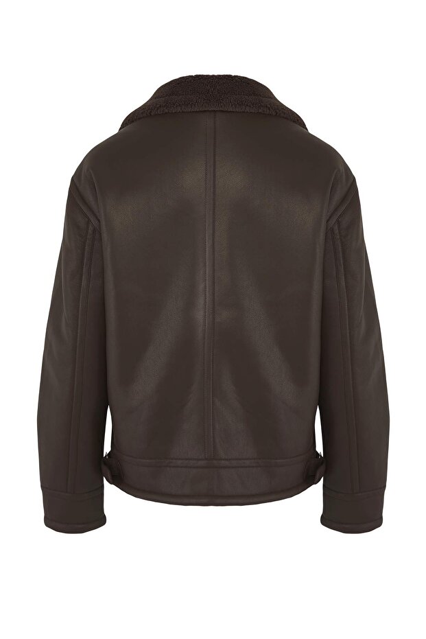 Brązowa kurtka męska o regularnym kroju, wykonana w 100% ze skóry syntetycznej PU TMNAW26MO00005 - 10