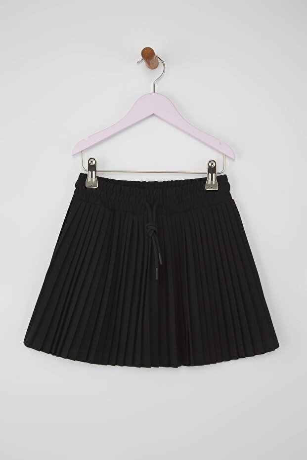 Czarna spódniczka-szorty dla dziewczynek z plisami TKDAW26ET00001 - 2