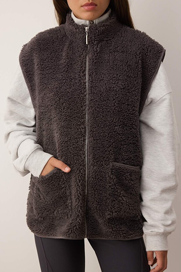Antrasit Oversize/Geniş Kalıp Cep Detaylı Fermuarlı Peluş Kolsuz Örme Yelek TWOAW26YE00021 - 3