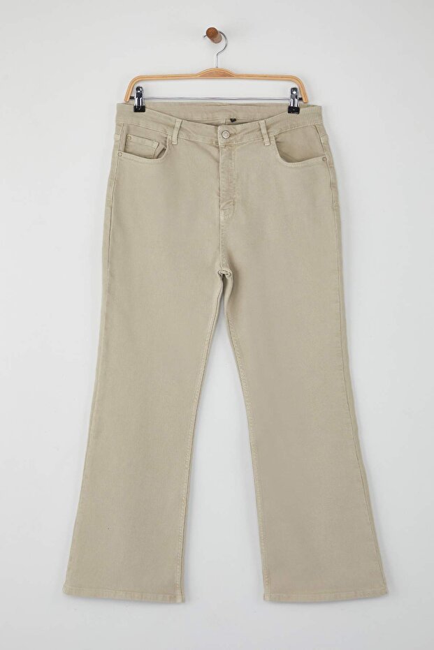 Bej Yüksek Bel Esnek Kumaş İspanyol Paça Flare Fit Büyük Beden Jeans TBBAW23JE00001 - 5