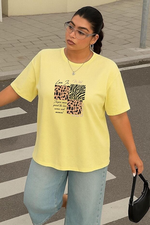 Plus Size Love Is Wild Printed Unisex T-Shirt