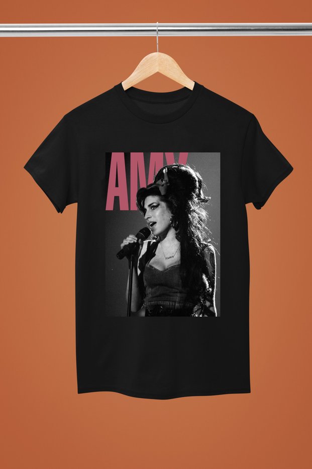 Amy Winehouse Printed Cotton Crewneck Short Sleeve Regular Tshirt