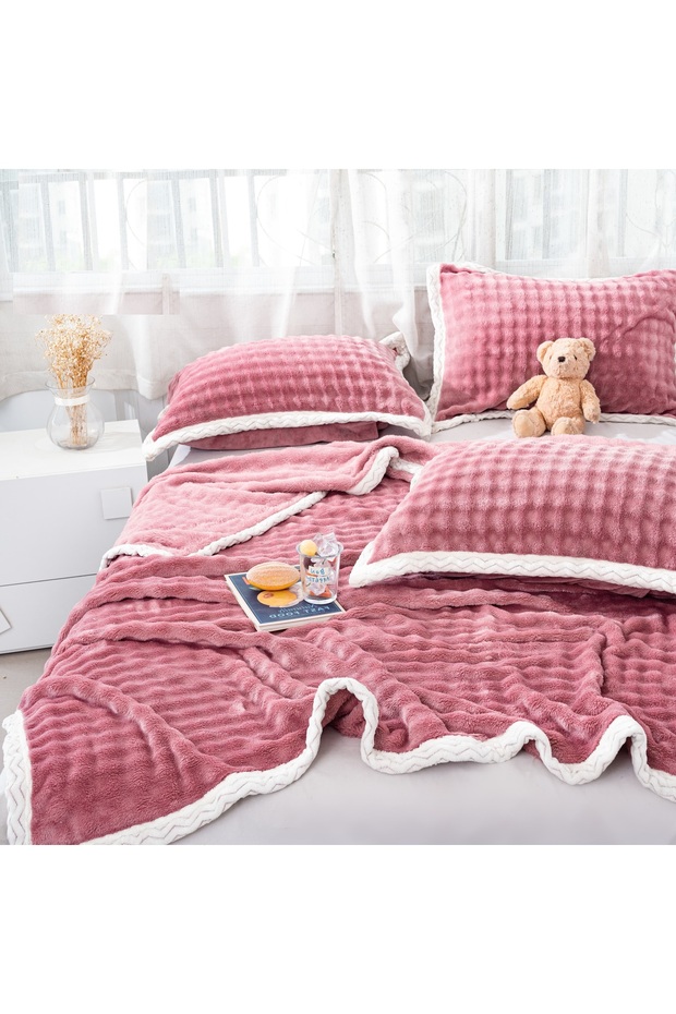 CHIRASO Blanket Set, soft and fluffy, made of plush microfiber, 200x230 cm and 2 Pillowcases 52x78 cm - 1