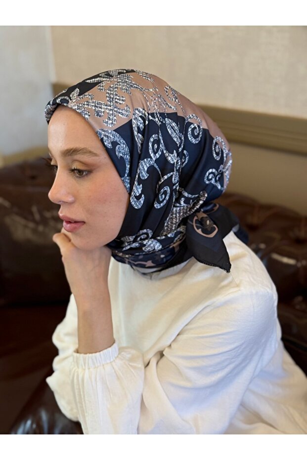 Monarch Pattern Twill Scarf - 2