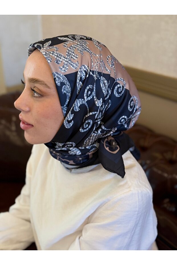 Monarch Pattern Twill Scarf - 1