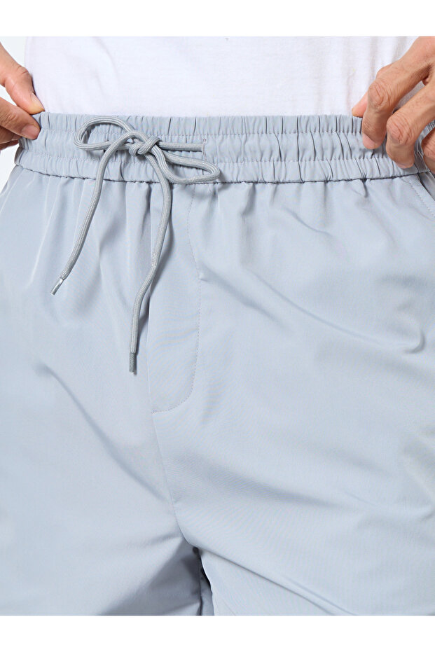 شورت رجالي رمادي اللون سادة كبير الحجم برباط - 3