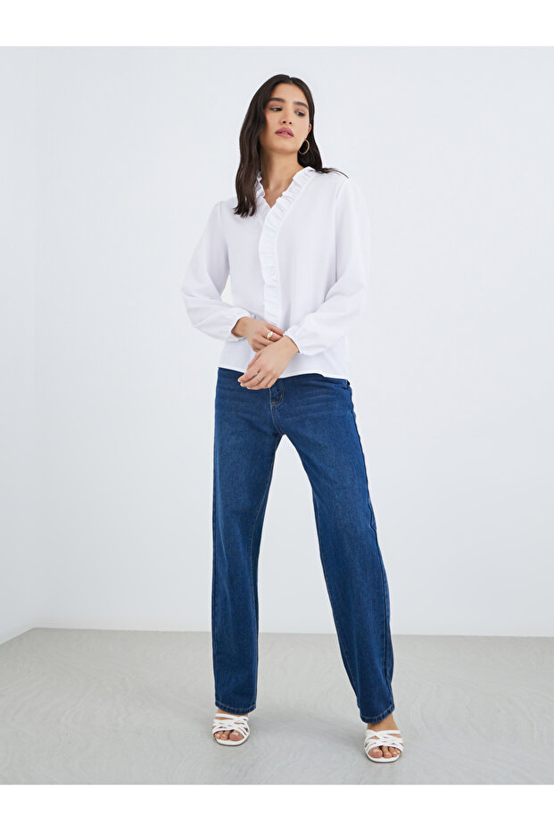 بلوزة سادة بفتحة رقبة على شكل حرف V وتفاصيل كشكشة - 2