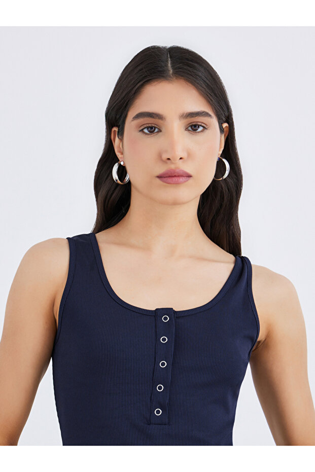 Solid Round Neck Buttoned Sleeveless Top - 3