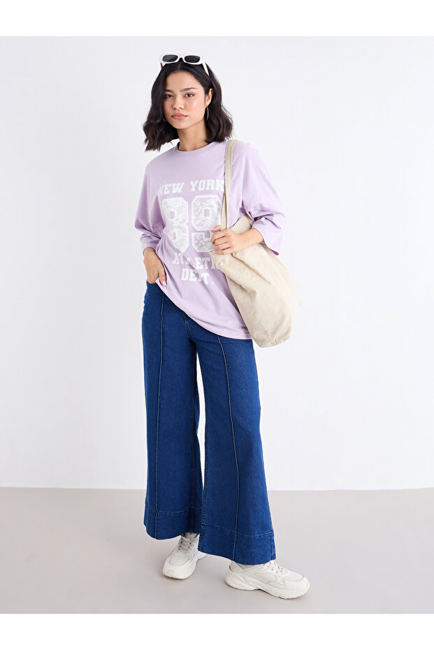 Women Lilac Graphic Oversized T-Shirt with Dropped Shoulder