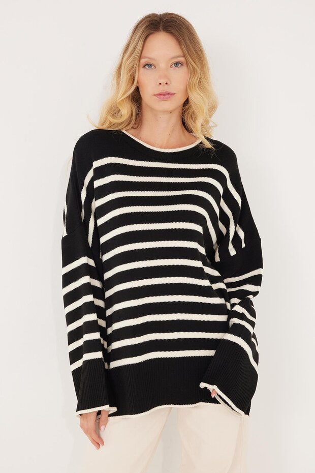 Women's Oversize Wide Cut Crew Neck Striped Black Sweater