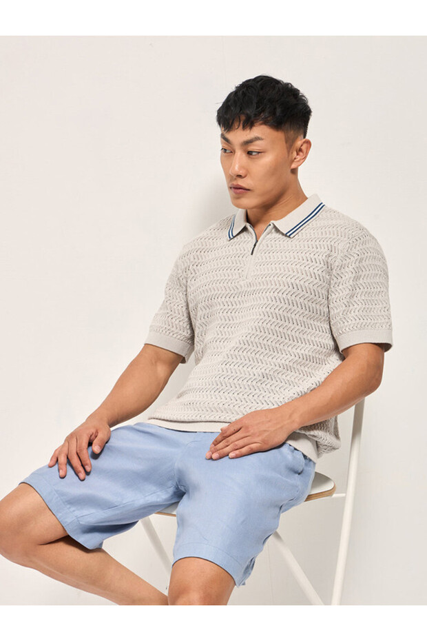 Men's T-shirt with polo style, breathable cotton fabric, comfy fit, ideal for casual or smart look.