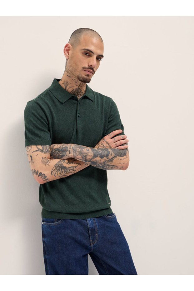 Men's T-shirt with polo style, breathable cotton fabric, comfy fit, ideal for casual or smart look.