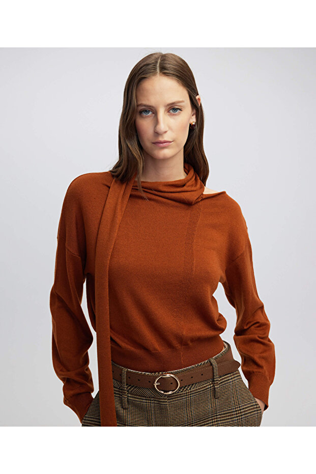 Atkı aksesuarlı triko - 1