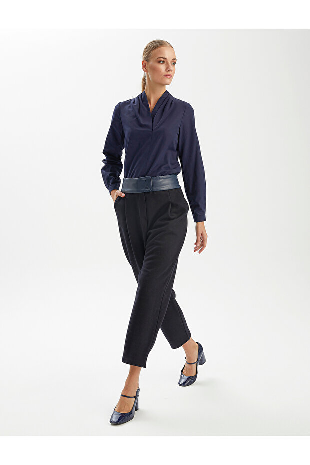 بلوزة من مزيج القطن برقبة على شكل حرف V - 2