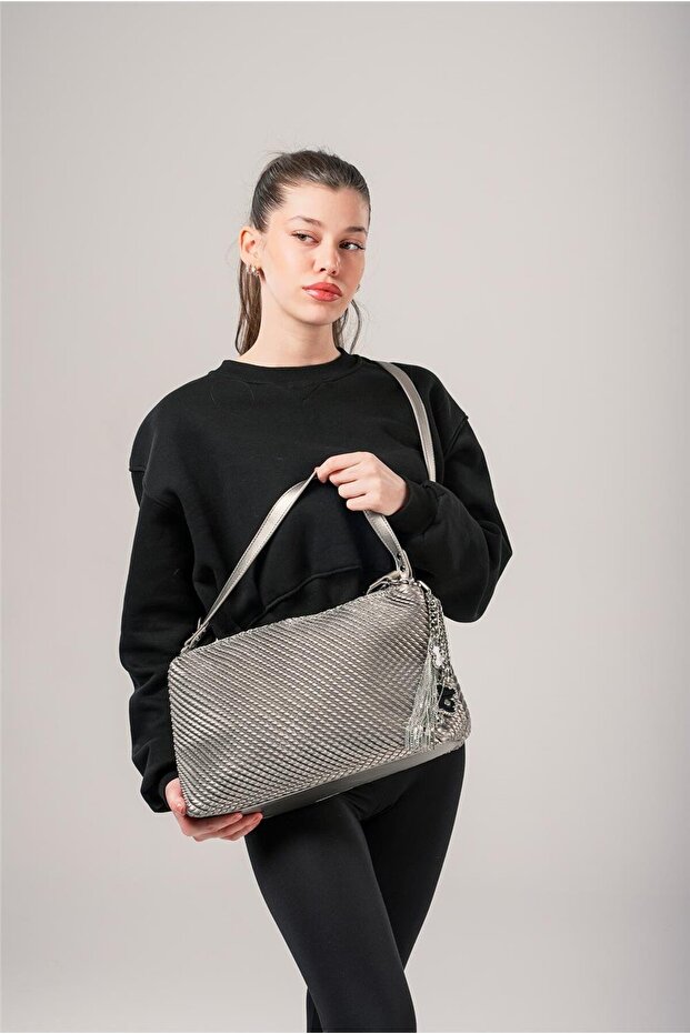 WOMEN'S SHOULDER AND ARM BAG