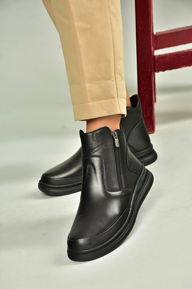 V555070903 Black Genuine Leather Women's Boots