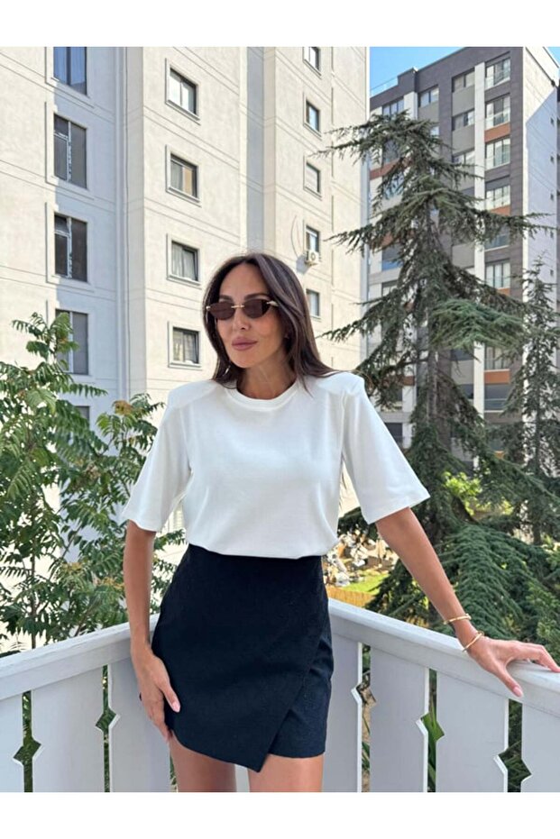 Beyaz Vatkalı Basic Tişört - 3