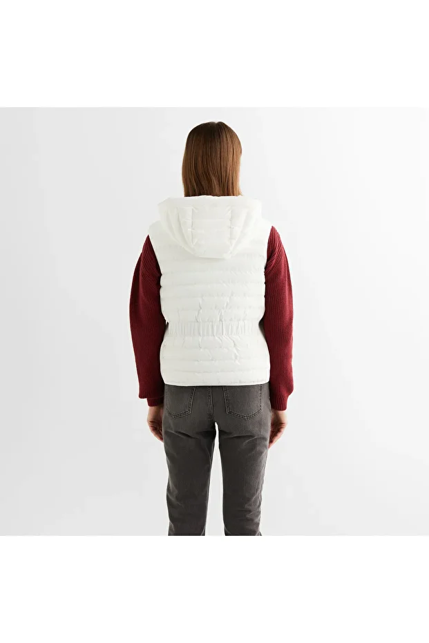 Kadın Krem Regular Fit Kapüşonlu Kapitone Yelek - 2