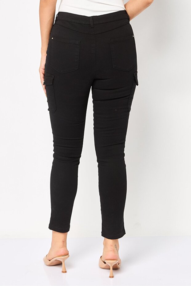 بنطلون جينز كارجو سادة بقصّة عادية للنساء، أسود - 2