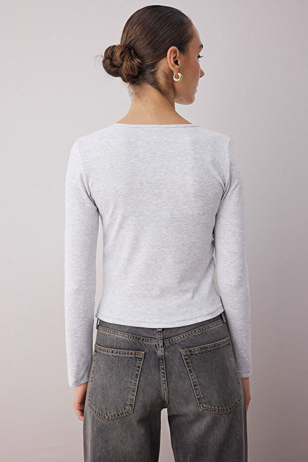 Gri Melanj Fitted/Vücuda Oturan Çift Görünümlü Yarım Fermuarlı Çift Katlı Örme Bluz TWOAW26BZ00031 - 4