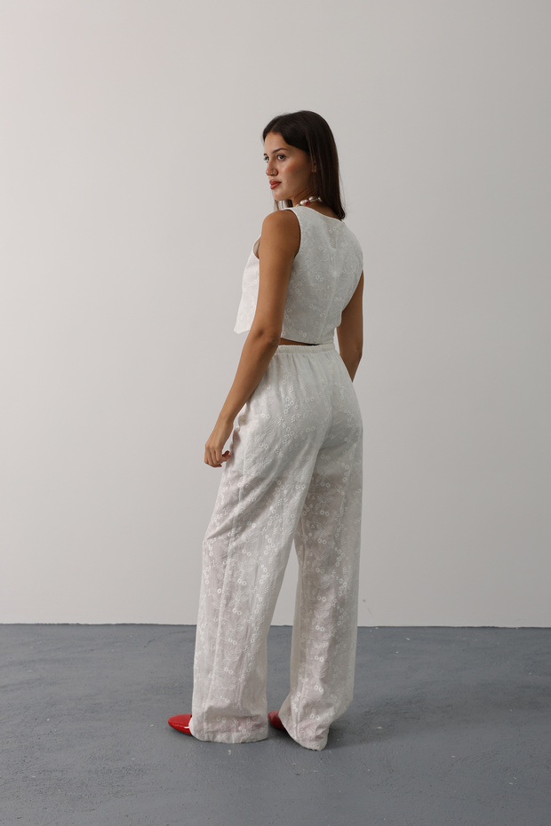 Beyaz V Yaka Crop Brode Yelek Dokuma Bluz TWOSS25BZ00171 - 6