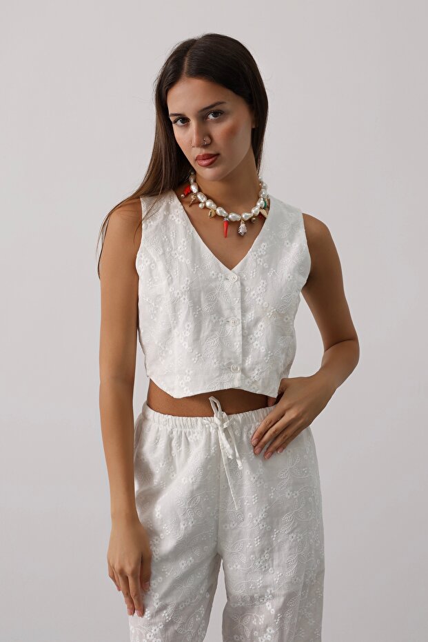 Beyaz V Yaka Crop Brode Yelek Dokuma Bluz TWOSS25BZ00171 - 1