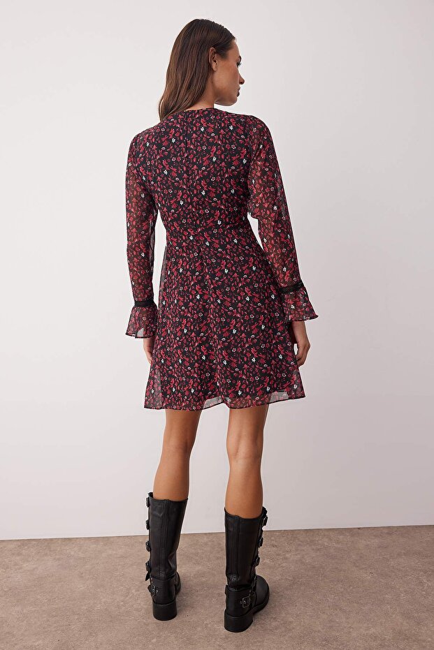 Bordo Çiçekli Aksesuar Detaylı Kısa / Mini Astarlı Şifon Dokuma Elbise TWOAW26EL00084 - 5