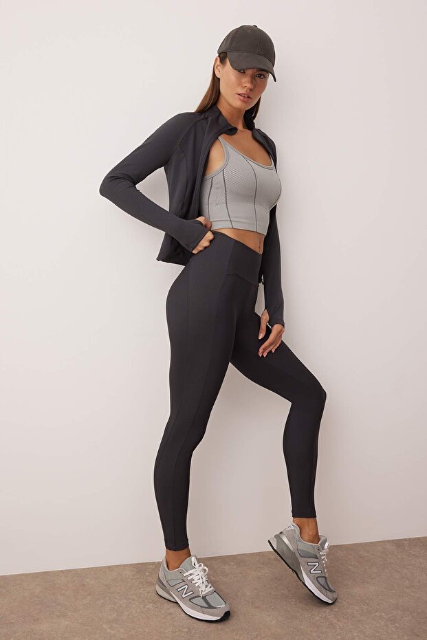 Sportovní legíny v antracitové barvě s detailem z žebrované tkaniny, zeštíhlující vzhled, po celé délce THMAW26TY00009 - 5