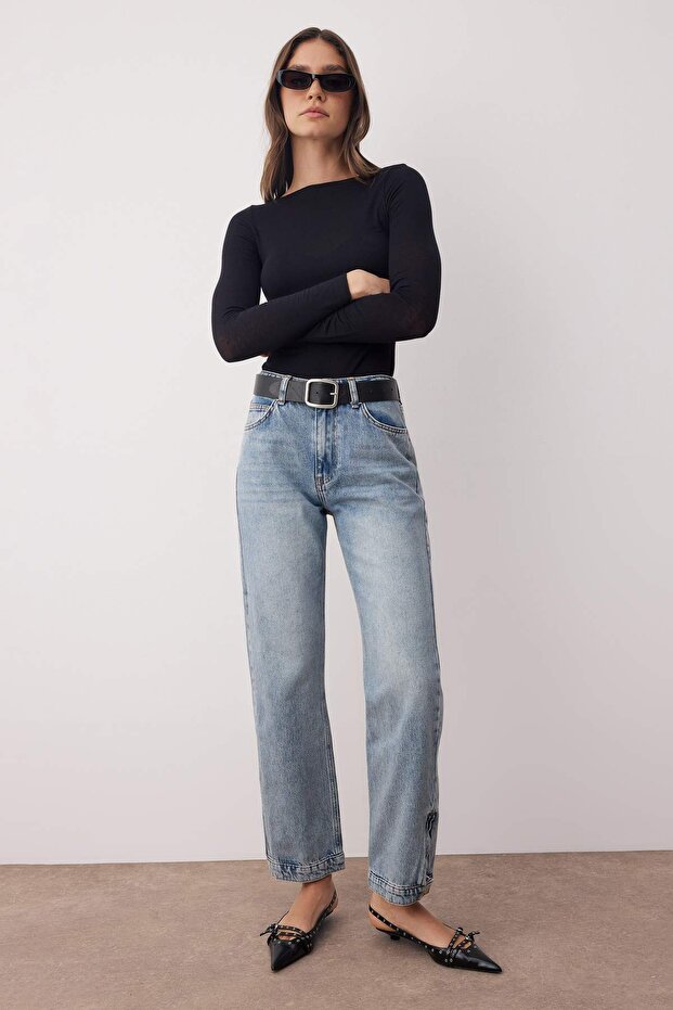 More Sustainable Mavi Paçası Fermuar Detaylı Normal Bel Yeni Straight Jeans TWOAW26JE00038 - 2