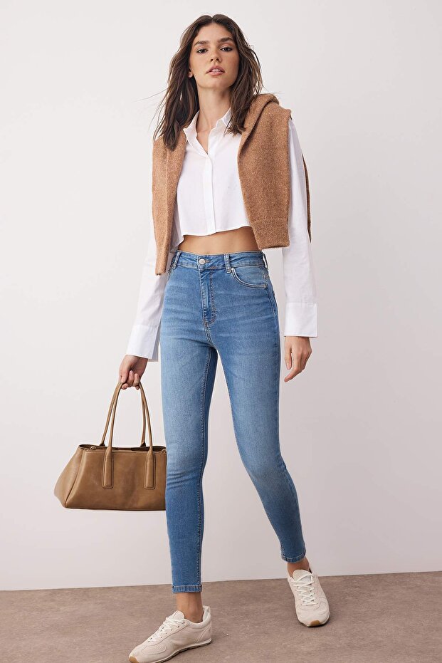 Fekete testhez simuló magas derekú, rugalmas skinny farmernadrág TWOSS25JE00051 - 1