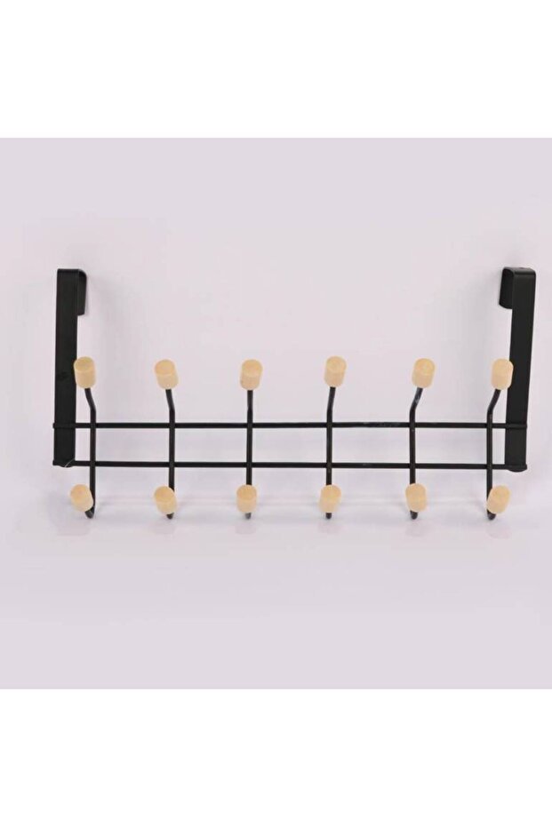 علاقة ملابس على الباب - 1