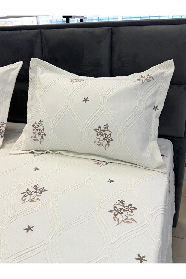 Dreams Embroidered Pique Set 260/260 cm Coffee Flower