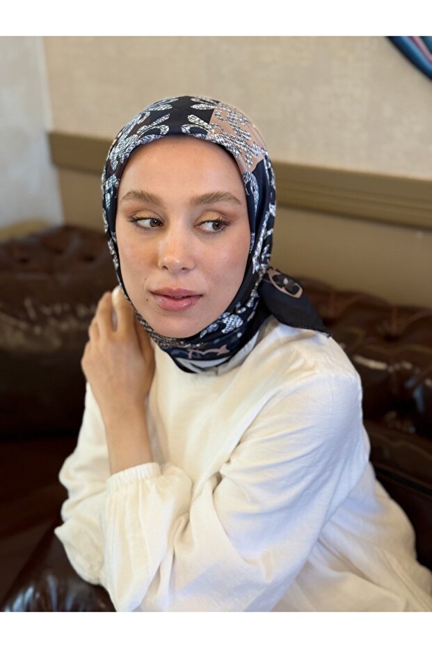 Monarch Pattern Twill Scarf - 3